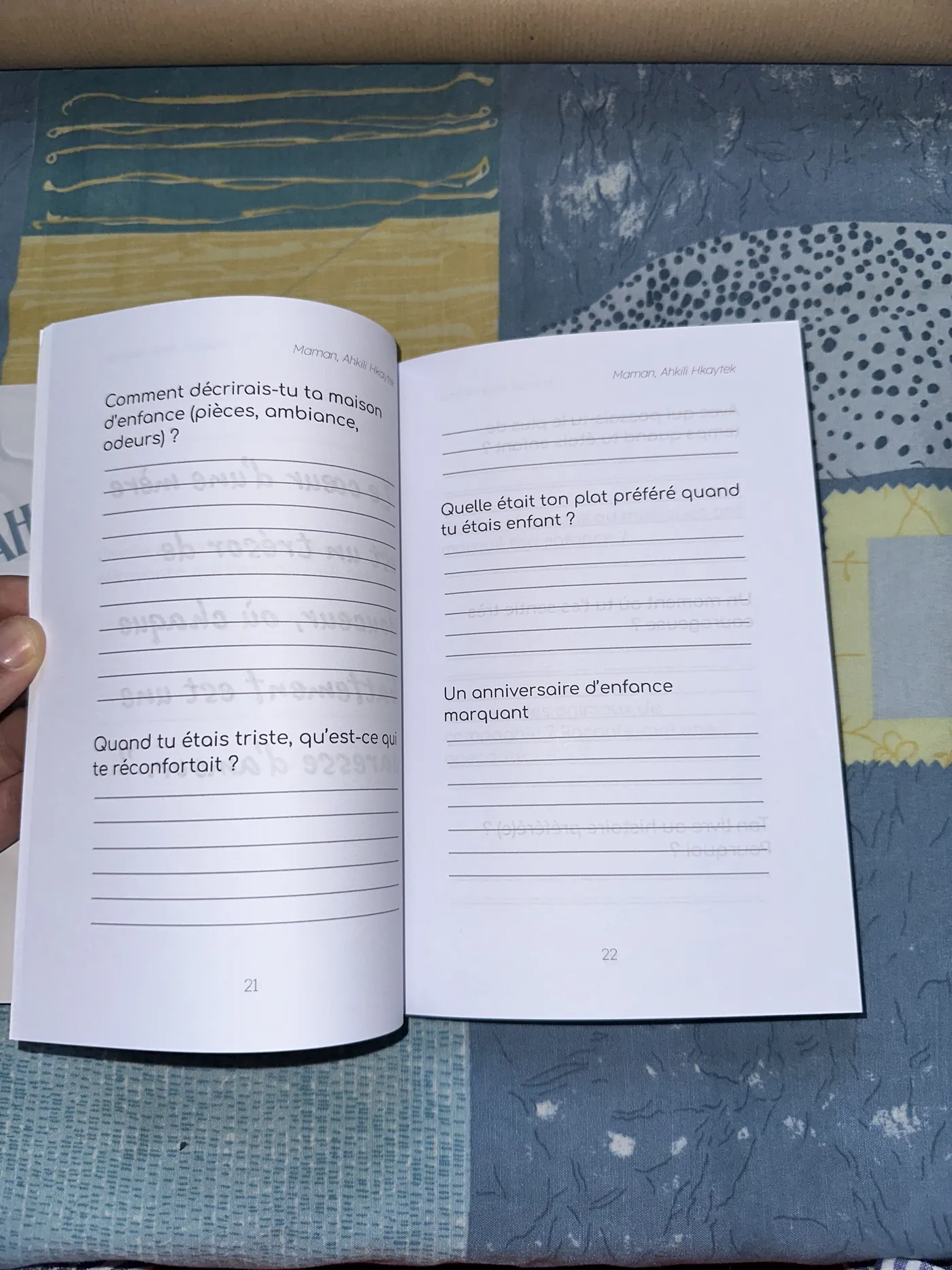 Deux pages de questions sur l'enfance, avec des lignes à remplir